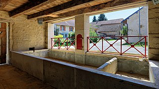 Vue intérieure du lavoir de Ruhans.