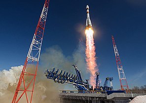 Roket meluncur dari Kosmodrom Plesetsk