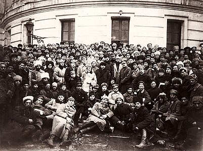 Lenin, Voroșilov și Troțki cu delegații la Congresul X al Partidului Bolșevic
