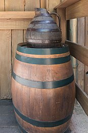 Cruche en bois à Disneyland Paris.