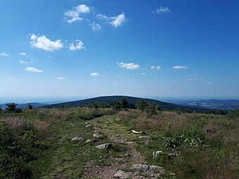 Vue sur le puy Snidre (1 232 mètres d'altitude) depuis le puy de Montoncel.