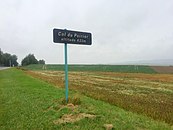 A Col du Poirier, Monthureux-le-Sec településében, nyugaton.