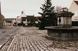 Fontaine principale, place du village.