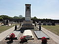 Monument aux morts et carré militaire.