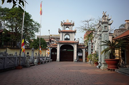 Cổng tam quan cụm di tích đền - chùa Bảo Sài, phường Phạm Ngũ Lão, thành phố Hải Dương, tỉnh Hải Dương
