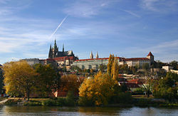 Panorama Pražského hradu z Alšova nábřeží