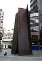 Fulcrum 1987, Escultura de aço de 17 m de altura localizada próximo à Liverpool Street-Station em Londres