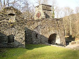 photo d'un haut fourneau musée en maçonnerie