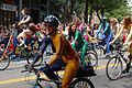 Solstice Cyclists: seattlelaisia juhannusta juhlivia vartalomaalattuja pyöräilijöitä