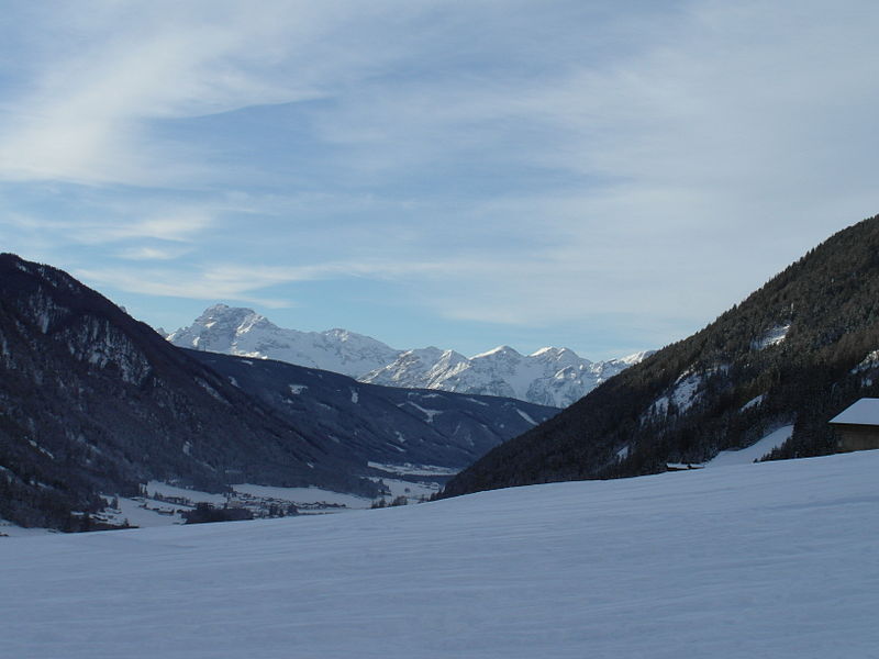 File:Panorama invernale Val di Casies 1.JPG