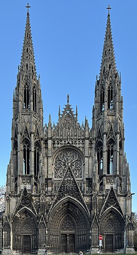 Massif occidental de l'ancienne abbatiale Saint-Ouen depuis la place du Général-de-Gaulle à Rouen.