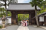 Thumbnail for File:Four ladies wearing a yukata in front of the North Gate of Kiyomizu-dera temple Kyoto Japan.jpg