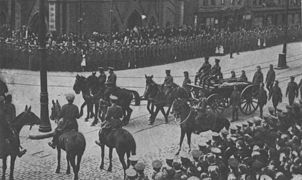 La procession funéraire des victimes de l'accident.