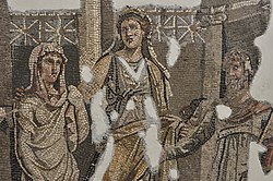 une mosaïque romaine représentant trois personnages