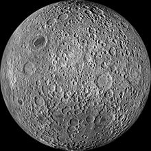 Photo de la face cachée de la Lune totalement éclairée.
