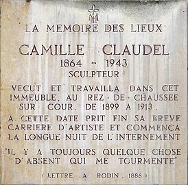 No 19 : plaque honorant la mémoire de Camille Claudel.