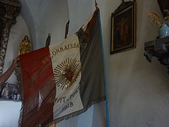 Drapeau des anciens combattants du village de l’Adroit, conservé dans l’église.