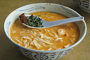 Tzw. laksa, czyli pikantna lokalna zupa