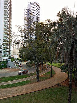 Alameda no Jardim Goiás.