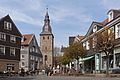 Straße mit Blick auf den Glockenturm der ehem. Johanniskirche