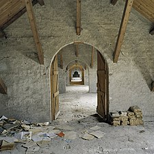 Enfilade sous les combles d'un ancien hôpital, Veenhuizen (Noordenveld), Pays-Bas.