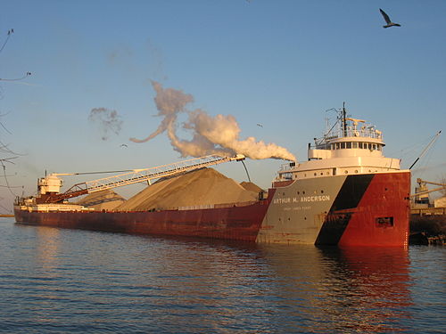 SS «Arthur M. Anderson» var en "Lake freighter" (frakteskip på de store sjøene) fra 1952 til den sank i 1975