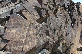 Il più grande gruppo di petroglifi in un luogo sacro