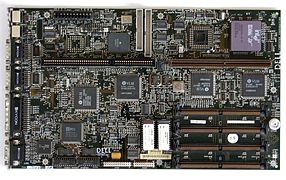 Mainboard vom Dell System 325P mit i386DX im LPX-Format, Steckplätze nur über LPX-Riser-Karte, Baujahr 1990