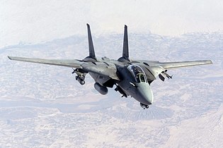 7 noiembrie: Avion american F-14D survolând în Afghanistan