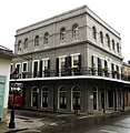 Mansão LaLaurie em New Orleans comprada anonimamente por Cage em 2007 e vendida em 2009.