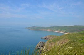 La baie d'Écalgrain depuis le nez de Voidries, au nord-ouest.