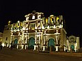 La cathédrale Santa Catalina de nuit à Cajamarca. Février 2010.