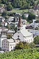 Burgerkirche Heilige Drei Könige mit Bur­gerarchiv. Links in der Front das In-Albon Haus.