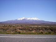 O ativo estratovulcão Monte Ruapehu é o topo da ilha Norte da Nova Zelândia.