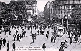 Le tramway Enghien - Trinité devant l'actuel théâtre Gérard-Philipe. On voit ici la sortie des ouvriers de l'usine Delaunay-Belleville.