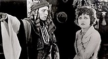Rodolfo Valentino e Agnes Ayres in Lo sceicco, 1921