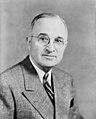 Prezident Harry Truman na fotografii z roku 1945