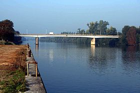 Le pont vu depuis Les Mureaux.