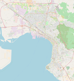 Mapa konturowa Salonik, po prawej znajduje się punkt z opisem „Iraklis”, natomiast po prawej nieco na dole znajduje się punkt z opisem „PAOK”