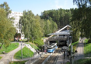 Teleskopgatans hållplats med tunnel i bakgrunden