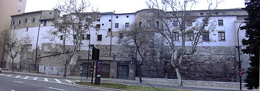Convento del Santo Sepulcro, construido sobre las murallas romanas →