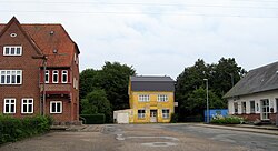 Det gamle posthus, den gamle biograf og den gamle stationsbygning, nu tidligere børnehave