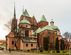 Elewacja wschodnia archikatedry wraz z grupą kaplic; od lewej: św. Elżbiety, Mariacka, Elektorska