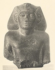Nửa phía trên bức tượng của Khendjer đến từ phức hợp kim tự tháp của ông. Bảo tàng Ai Cập ở Cairo, JE 53368