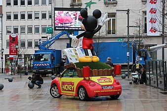 Festivalen präglar stadsbilden under en veckas tid.