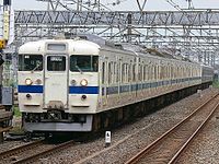 万博開催を機に白色青帯へ塗装変更した415系電車