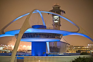 Theme Building, à l'aéroport international de Los Angeles. (définition réelle 2 816 × 1 880)