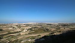 Vy över landskapet på Malta sett från staden Mdina.