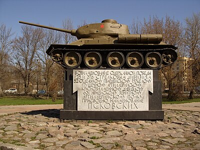 Памятник освободителям Пскова — танк Т-34-85