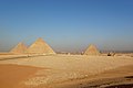 la tri grandaj piramidoj de Gizo
